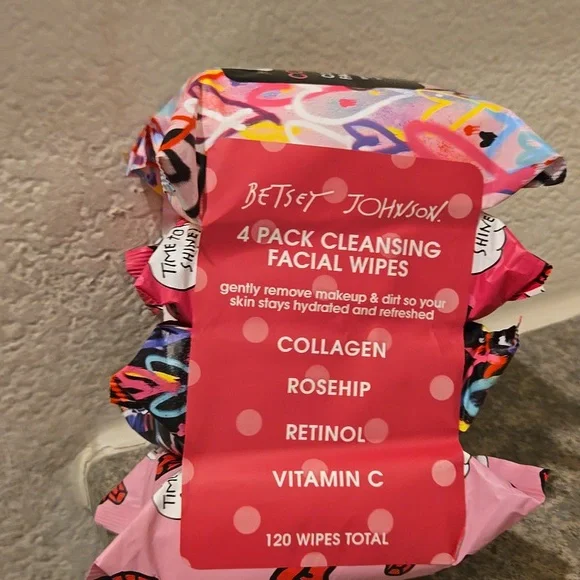 Betsey Johnson Collagen Cleansing Facial Wipes - Vibrant Multicolor New 4 pack - Picture 1 of 4